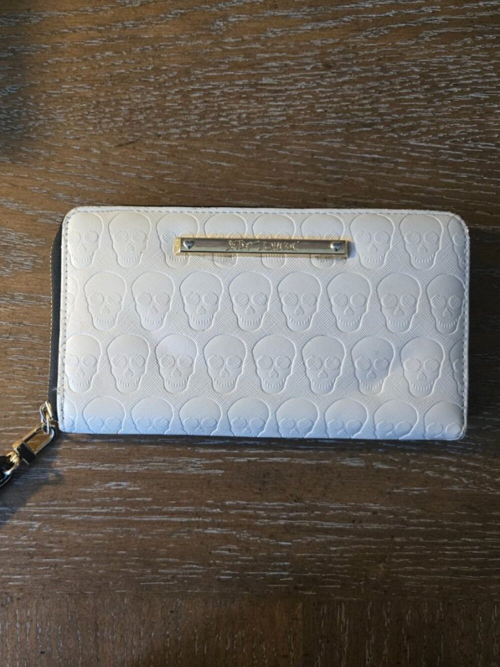 Betsey Johnson White Embossed Skull Zip Around Wallet Wristlet